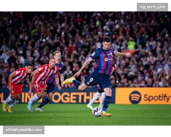 巴萨5-0横扫阿尔梅里亚，莱万上演帽子戏法